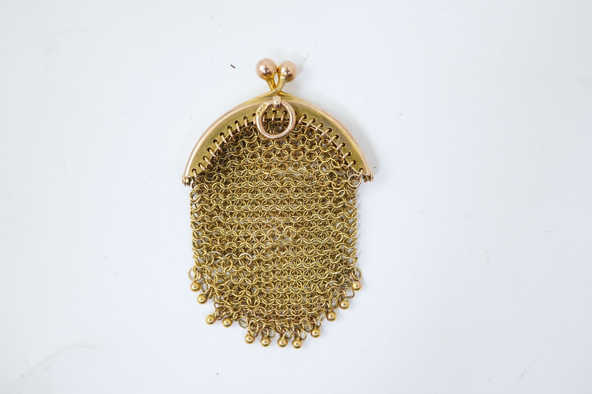 A small early 20th century 9ct gold mesh purse
